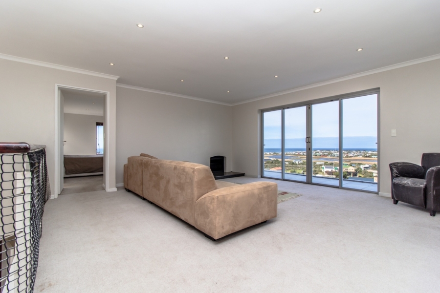 To Let 6 Bedroom Property for Rent in Bettys Bay Western Cape